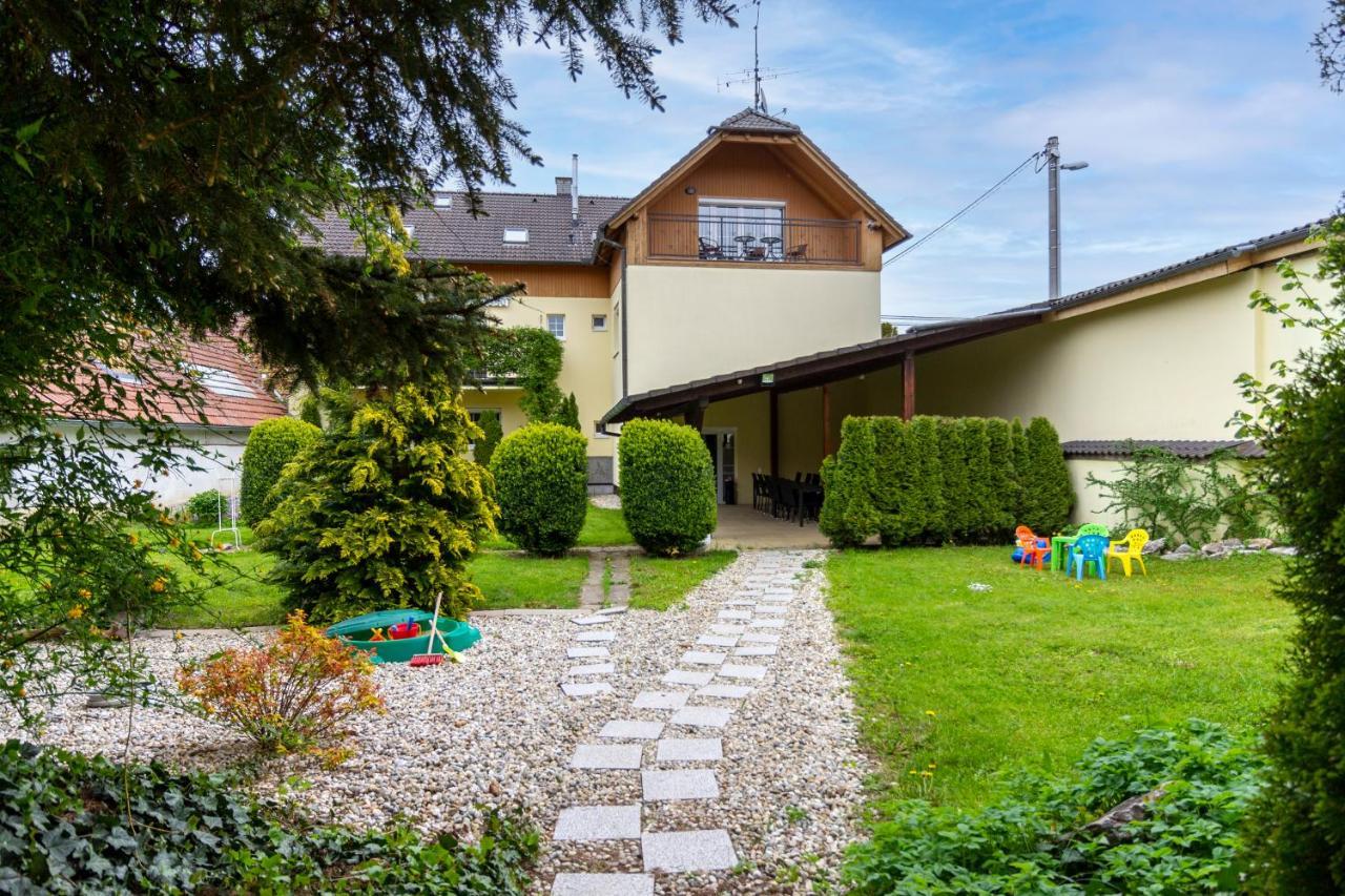 Apartmanovy Dum Vilemovice Екстер'єр фото